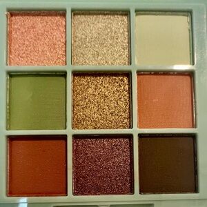 New inbox Glow Core eyeshadow palette. Nine earth tone colors. NWOT